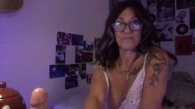 Snapshot of karrmmaa chatting on November 14, 11:09 am karrmmaa online show from November 14, 11:09 am