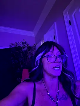 Snapshot of karrmmaa chatting on November 16, 2:28 am karrmmaa online show from November 16, 2:28 am