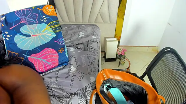 Evelonga 707 online show from March 6, 7:32 pm