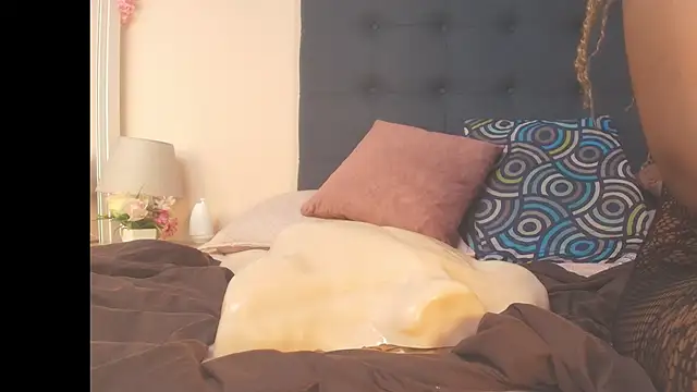 Evelonga 707 online show from May 8, 7:08 pm