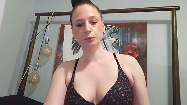 Snapshot of Audrey_hotty chatting on May 17, 11:01 pm Audrey hotty online show from May 17, 11:01 pm