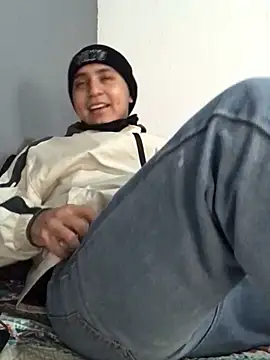 Snapshot of Slow_Kmazutra chatting on January 21, 7:39 pm Slow Kmazutra online show from January 21, 7:39 pm