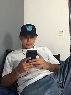 Snapshot of Slow_Kmazutra chatting on February 24, 8:47 pm Slow Kmazutra online show from February 24, 8:47 pm