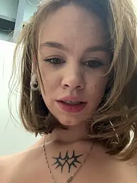 Snapshot of Street_young chatting on December 8, 5:33 pm Street young online show from December 8, 5:33 pm