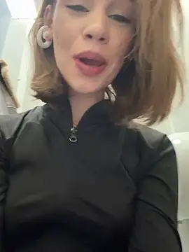 Snapshot of Street_young chatting on December 12, 1:17 pm Street young online show from December 12, 1:17 pm