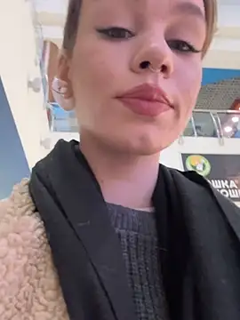 Snapshot of Street_young chatting on January 24, 1:36 pm Street young online show from January 24, 1:36 pm