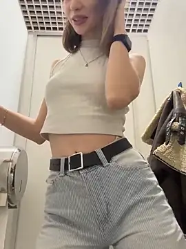 Snapshot of Street_young chatting on January 26, 2:41 pm Street young online show from January 26, 2:41 pm