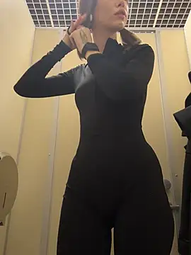 Snapshot of Street_young chatting on January 27, 2:13 pm Street young online show from January 27, 2:13 pm