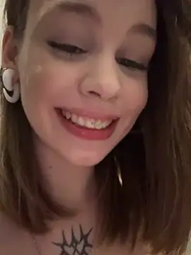 Snapshot of Street_young chatting on February 13, 12:32 pm Street young online show from February 13, 12:32 pm