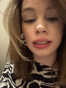 Snapshot of Street_young chatting on February 19, 3:49 pm Street young online show from February 19, 3:49 pm