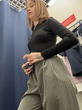 Snapshot of Street_young chatting on February 23, 4:02 pm Street young online show from February 23, 4:02 pm