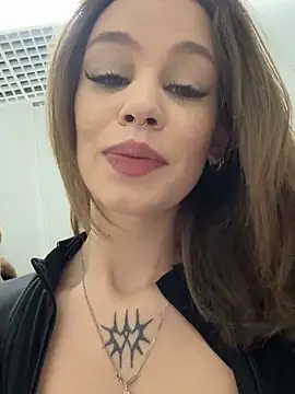 Snapshot of Street_young chatting on February 28, 1:25 pm Street young online show from February 28, 1:25 pm