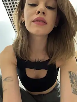 Snapshot of Street_young chatting on March 7, 1:51 pm Street young online show from March 7, 1:51 pm