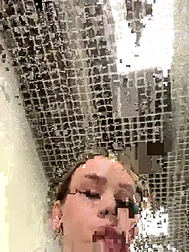 Snapshot of Street_young chatting on November 14, 3:00 pm Street young online show from November 14, 3:00 pm