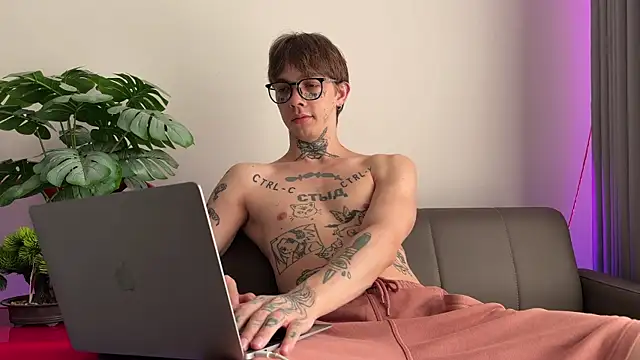 Snapshot of anahori__simon chatting on July 13, 4:48 am anahori simon online show from July 13, 4:48 am