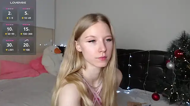 Cutieblondegirl online show from January 5, 8:10 pm