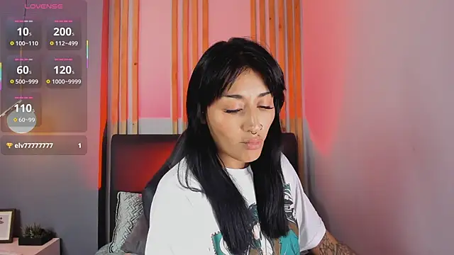Snapshot of Valkiria_ponce chatting on July 6, 10:56 pm Valkiria ponce online show from July 6, 10:56 pm