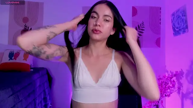 samy lewis online show from December 17, 1:33 am