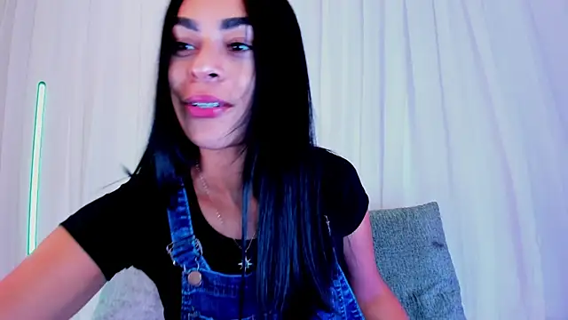 Snapshot of Yasiir_0229 chatting on October 1, 3:56 am Yasiir 0229 online show from October 1, 3:56 am