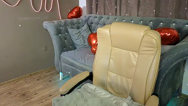 GloriNichols online show from March 20, 6:30 am