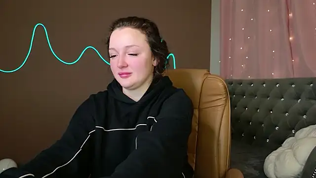 GloriNichols online show from October 21, 5:19 am