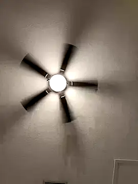 Snapshot of u091 chatting on November 11, 2:44 am u091 online show from November 11, 2:44 am