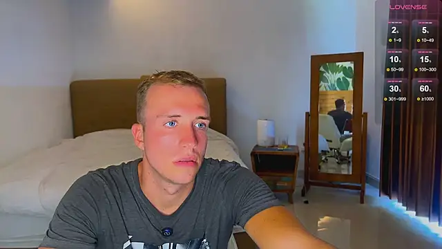 Snapshot of tommy_cumfinger chatting on October 1, 1:44 am tommy cumfinger online show from October 1, 1:44 am