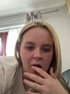 Snapshot of princess_blondex chatting on March 7, 12:56 pm princess blondex online show from March 7, 12:56 pm