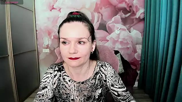 Snapshot of AriaGray chatting on June 27, 4:12 pm AriaGray online show from June 27, 4:12 pm