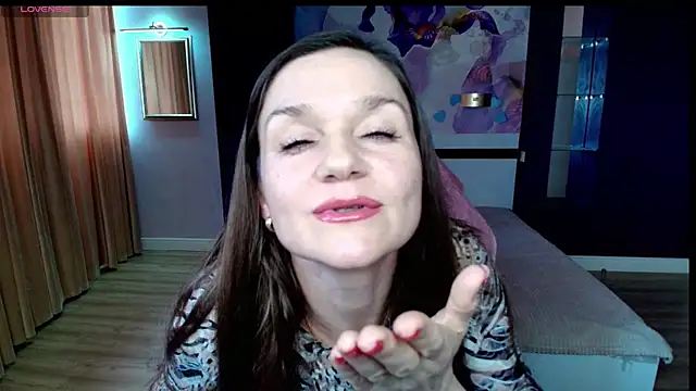 Snapshot of AriaGray chatting on July 4, 8:09 am AriaGray online show from July 4, 8:09 am