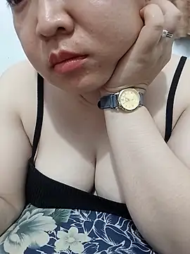 Snapshot of VyOanh2K chatting on August 1, 4:06 pm VyOanh2K online show from August 1, 4:06 pm