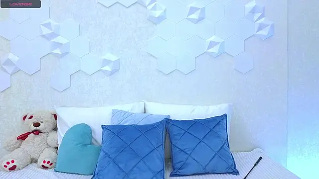 Snapshot of Lynna_Sparks chatting on February 10, 3:57 am Lynna Sparks online show from February 10, 3:57 am