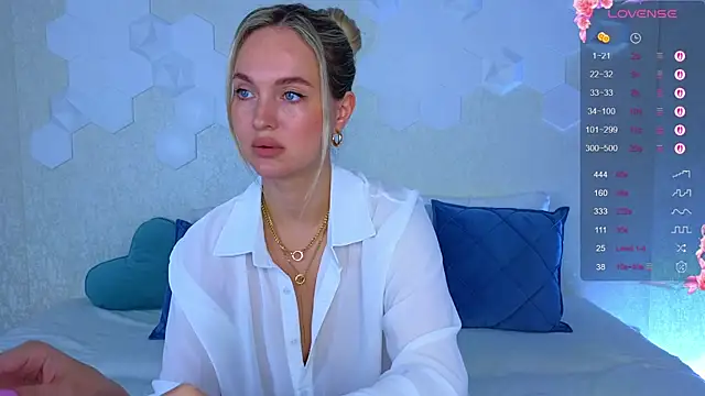 Snapshot of Lynna_Sparks chatting on September 11, 3:39 am Lynna Sparks online show from September 11, 3:39 am