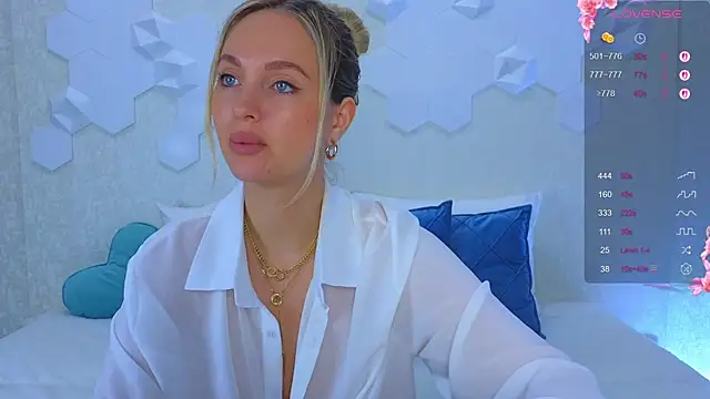 Snapshot of Lynna_Sparks chatting on October 7, 2:53 am Lynna Sparks online show from October 7, 2:53 am