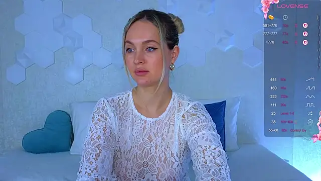 Snapshot of Lynna_Sparks chatting on October 24, 3:14 am Lynna Sparks online show from October 24, 3:14 am