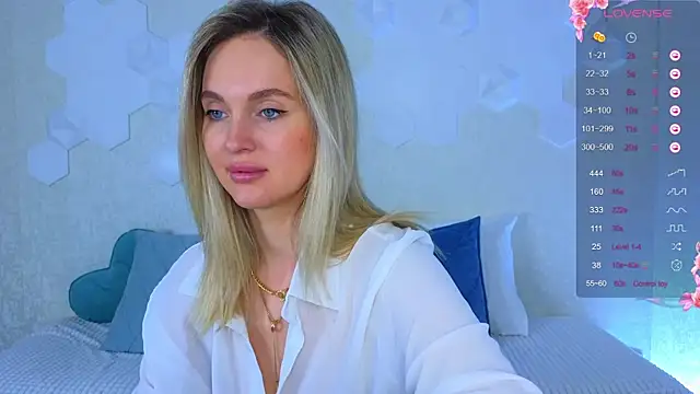 Snapshot of Lynna_Sparks chatting on November 18, 2:17 am Lynna Sparks online show from November 18, 2:17 am