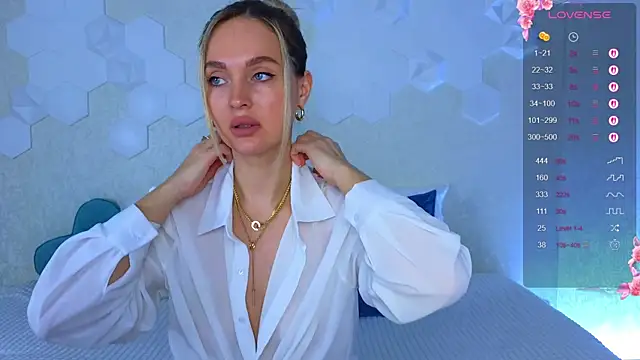 Snapshot of Lynna_Sparks chatting on November 19, 2:44 am Lynna Sparks online show from November 19, 2:44 am