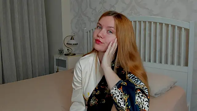 Eva  Lewis online show from April 29, 4:05 am