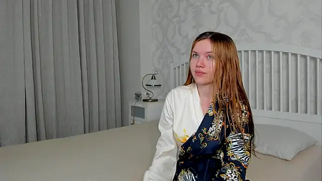 Eva  Lewis online show from June 2, 2:24 am