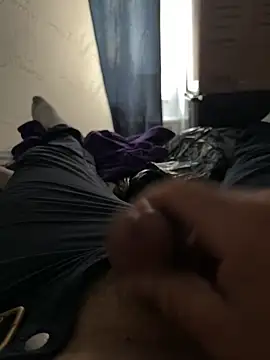 Snapshot of LeggyBus15 chatting on April 6, 10:11 pm LeggyBus15 online show from April 6, 10:11 pm