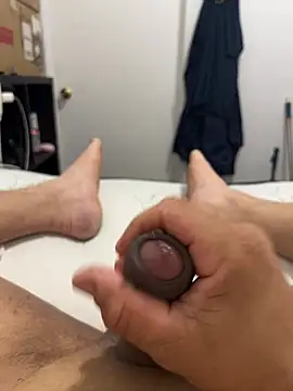 Snapshot of LeggyBus15 chatting on April 13, 4:34 pm LeggyBus15 online show from April 13, 4:34 pm