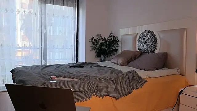 my lina online show from January 9, 1:35 pm