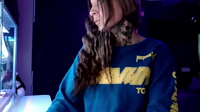 Snapshot of InesGold chatting on January 28, 8:14 am InesGold online show from January 28, 8:14 am