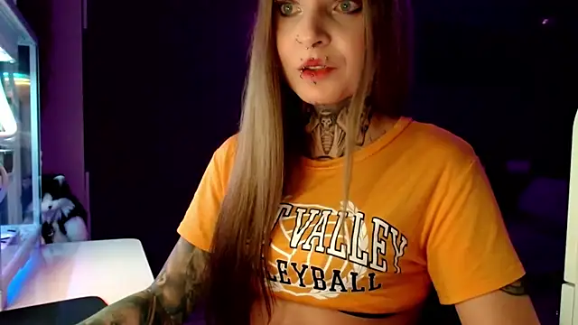 Snapshot of InesGold chatting on February 5, 9:18 pm InesGold online show from February 5, 9:18 pm