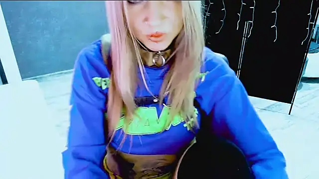 Snapshot of InesGold chatting on September 16, 8:21 pm InesGold online show from September 16, 8:21 pm