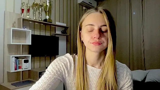 Snapshot of GraceTorrez chatting on October 4, 5:22 pm GraceTorrez online show from October 4, 5:22 pm