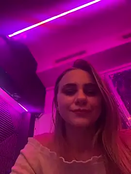 Snapshot of GraceTorrez chatting on November 11, 10:10 pm GraceTorrez online show from November 11, 10:10 pm