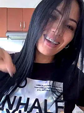 Sara luna  online show from December 3, 8:50 pm