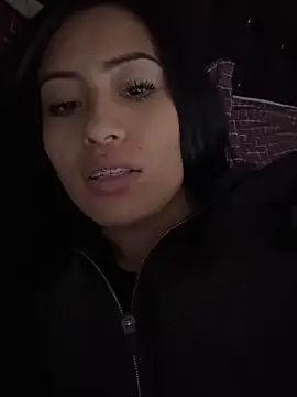 Sara luna  online show from December 20, 6:35 pm