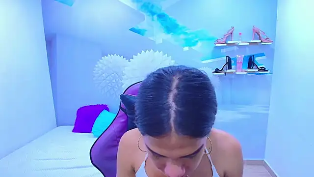 Snapshot of DEMI_LEED chatting on December 3, 5:33 pm DEMI LEED online show from December 3, 5:33 pm